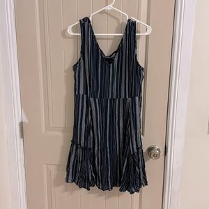 Short sleeveless dark blue with white stripes